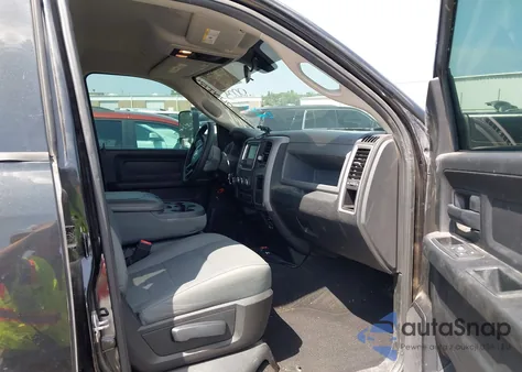 2017 Ram 1500 Express 4X4 6'4 Box z USA, uszkodzony, nr VIN 1C6RR7FT2HS520005